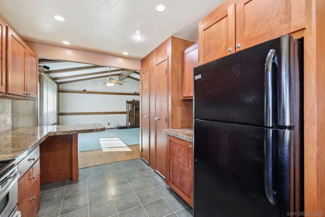 275 S Worthington St, Spring Valley CA: https://media.crmls.org/mediaz/c36e1086-cb85-44e3-96db-d23fdc7fb22a.jpg