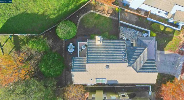 1320 Strawberry Court, Danville CA: https://media.crmls.org/mediaz/c36ee421-4f9d-453a-a77e-32ea48557ca2.jpg