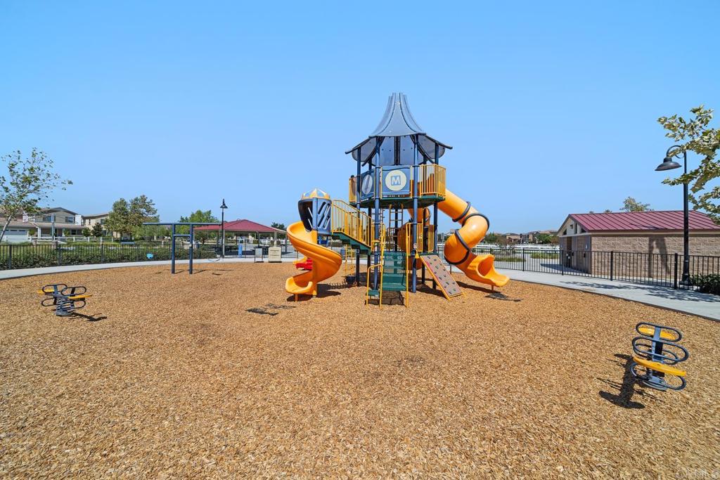 https://media.crmls.org/mediaz/c36f8c2e-656f-4baf-ac7c-0a076e290231.jpg?preset=X-Large