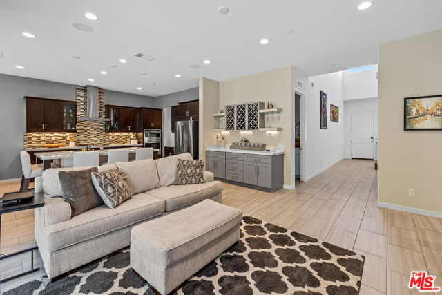 18113 Tableau Way, Santa Clarita CA: https://media.crmls.org/mediaz/c36ffa3a-ec17-426d-8c71-c8067179d22c.jpg