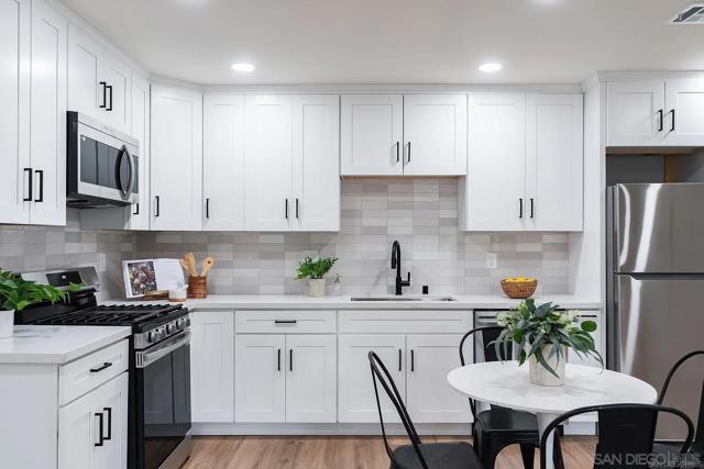 5270 Trojan Ave, San Diego CA: https://media.crmls.org/mediaz/c3704154-4995-44ec-9eb1-c9f84139e18a.jpg