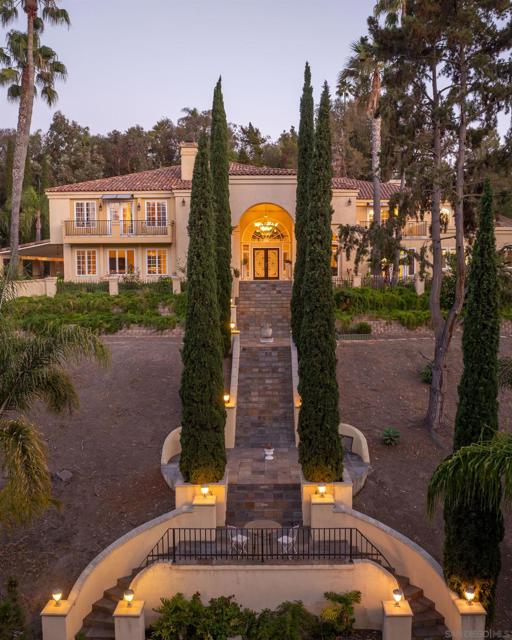 459 Flores De Oro, Rancho Santa Fe CA: https://media.crmls.org/mediaz/c37161d2-3539-4bc1-bf9d-844bb10a11c9.jpg