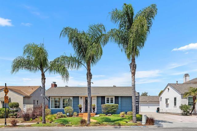 4744 49th St, San Diego CA: https://media.crmls.org/mediaz/c3716a6c-55e0-4ebd-b50d-d29686fbf531.jpg