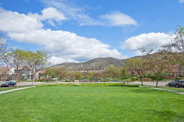 16937 Hutchins Lndg, San Diego CA: https://media.crmls.org/mediaz/c3722c09-2371-4d57-8bf4-e47c007f404b.jpg