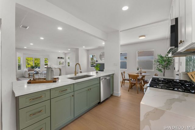4642 Aragon DR, San Diego CA: https://media.crmls.org/mediaz/c3729643-95e8-4767-bfe7-9f639ec9f935.jpg