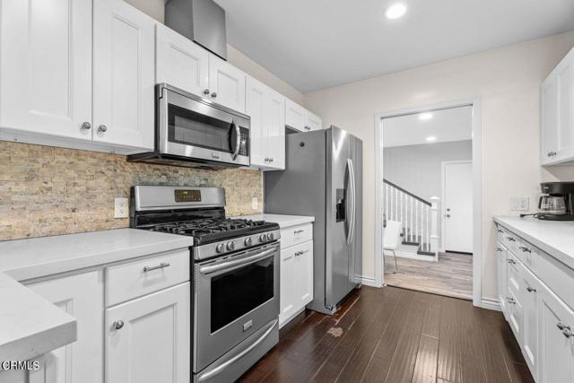 Detail Gallery Image 5 of 21 For 4242 Van Nuys Bld, Los Angeles,  CA 91403 - 3 Beds | 3 Baths