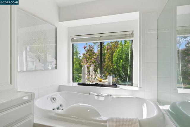 137 Kingswood Cir, Danville CA: https://media.crmls.org/mediaz/c373e4e4-a43b-44b0-b31d-929e9721478e.jpg