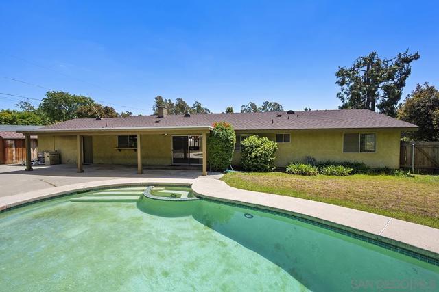3718 Barbic Ct, Spring Valley CA: https://media.crmls.org/mediaz/c373f9e8-7eac-4e36-9257-d721b72dcdbb.jpg
