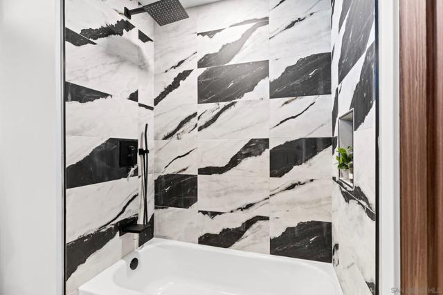 13334 Barbados Way, Del Mar CA: https://media.crmls.org/mediaz/c37534d0-fc5e-4262-9a41-18837552724f.jpg