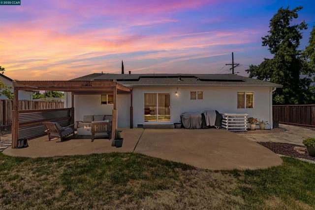 1349 Montana Dr, Concord CA: https://media.crmls.org/mediaz/c37585f1-3397-4b26-98b9-06389fb8b979.jpg