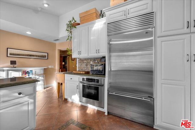 2973 Hutton Drive, Beverly Hills CA: https://media.crmls.org/mediaz/c375f127-70d8-437c-8ea5-2cba042b5a63.jpg