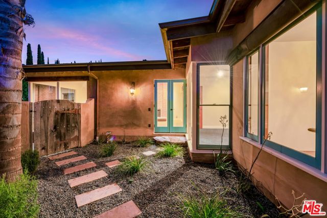 16141 Bayberry Place, Sherman Oaks CA: https://media.crmls.org/mediaz/c3762fd5-bc6d-4fb2-975f-de55cd9e4b43.jpg