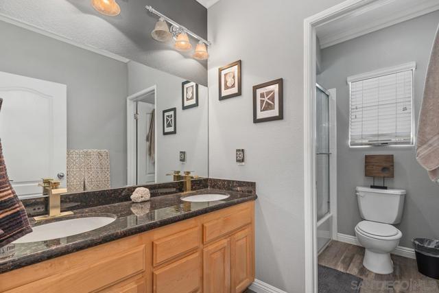 1712 Horizon Heights Cir, El Cajon CA: https://media.crmls.org/mediaz/c3765d78-b48b-4d47-a82b-1883000ec3e0.jpg
