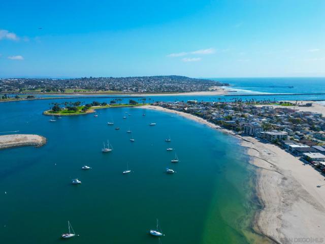 808 Ensenada Ct, San Diego CA: https://media.crmls.org/mediaz/c3767941-a88e-4f76-82a0-21a82519e550.jpg