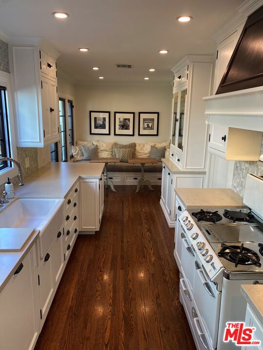 8133 W 4th Street, Los Angeles CA: https://media.crmls.org/mediaz/c37710a4-60e6-40ab-80f3-ce8dc3474f05.jpg