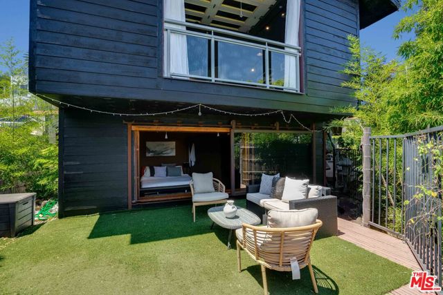 2528 Dearborn Drive, Los Angeles CA: https://media.crmls.org/mediaz/c3771bda-8b3b-4928-a7b6-e2915d92bc77.jpg