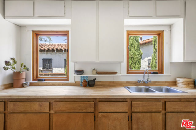 3865 Brunswick Avenue, Los Angeles CA: https://media.crmls.org/mediaz/c3774c0c-379c-43c3-8334-6720fce00d45.jpg