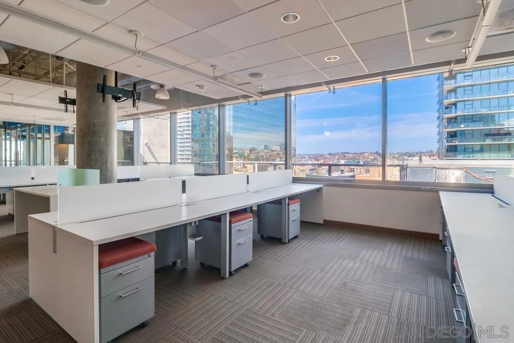 MLS #250032382SD img 24