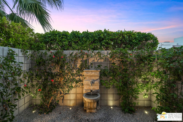 431 Suave Lane, Palm Springs CA: https://media.crmls.org/mediaz/c3786e52-57d2-4492-83cd-46babdebf504.jpg