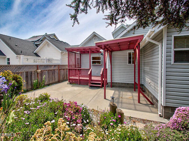 924 Glass Beach Drive, Fort Bragg CA: https://media.crmls.org/mediaz/c379d152-8661-4f3f-9a51-71221d848960.jpg