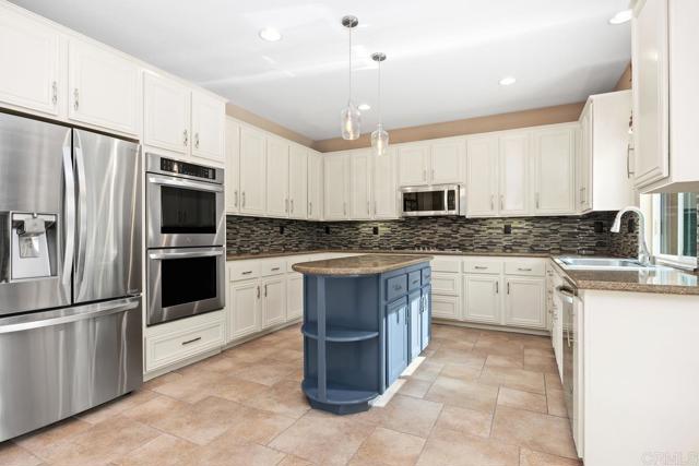 Detail Gallery Image 21 of 56 For 1122 via Vera Cruz, San Marcos,  CA 92078 - 5 Beds | 3 Baths