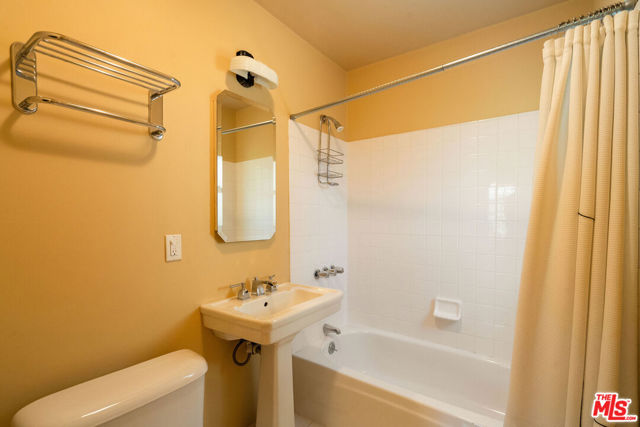 1441 Columbia Drive, Glendale CA: https://media.crmls.org/mediaz/c37a6f35-45ef-47ed-839f-6e2eb05995a9.jpg