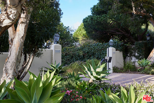 1115 Palos Verdes Drive West Drive, Palos Verdes Estates CA: https://media.crmls.org/mediaz/c37aada2-d274-46b4-8392-71def3719403.jpg