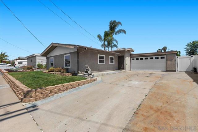 9522 Fairbanks, San Diego CA: https://media.crmls.org/mediaz/c37ad784-6a19-40f3-9a47-3ea8a5d3d03a.jpg