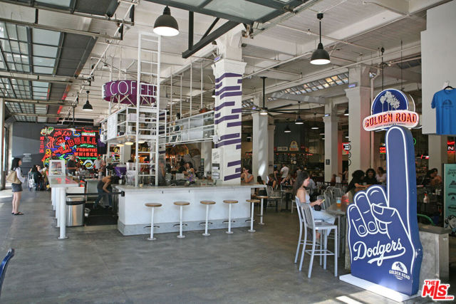 630 W 6th Street, Los Angeles CA: https://media.crmls.org/mediaz/c37b2ae7-ef7e-4b25-84e4-62207d5ed121.jpg