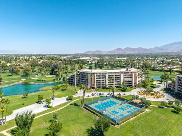 900 Island Drive, Rancho Mirage CA: https://media.crmls.org/mediaz/c37c591e-ef0d-4d76-9f94-6caba722a01d.jpg
