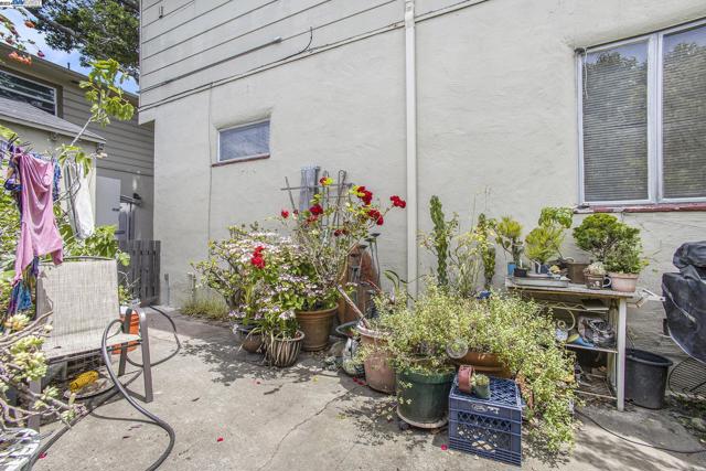 1815 Pearl St., Alameda, California 94501, 6 Bedrooms Bedrooms, ,4 BathroomsBathrooms,Single Family Residence,For Sale,Pearl St.,41072432