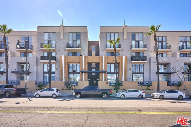 360 W Avenue 26, Los Angeles CA: https://media.crmls.org/mediaz/c37c64f8-08bb-4685-8a88-e771e0e755c7.jpg