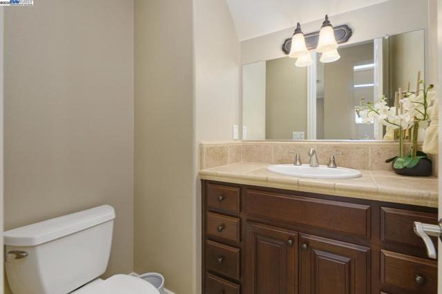 3272 Ashbourne Cir, San Ramon CA: https://media.crmls.org/mediaz/c37cea1e-702e-4906-9f49-3f70423f7266.jpg