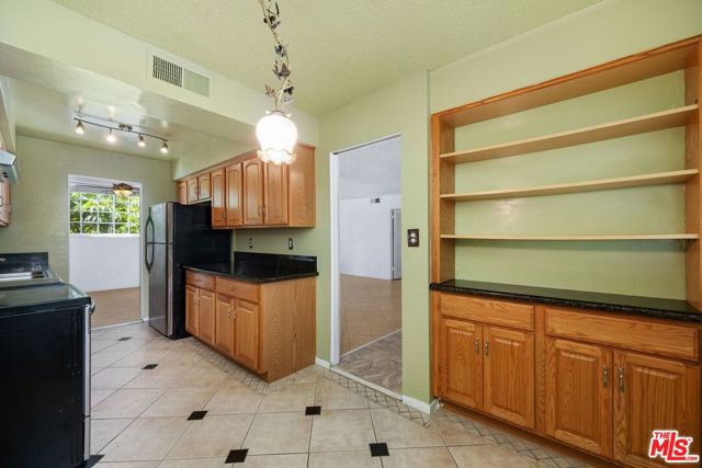 3900 Lenawee Avenue, 6 photo 8