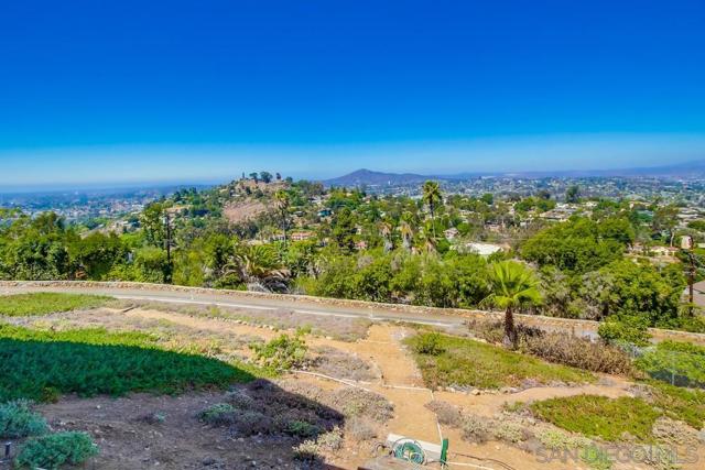 4742 Mount Helix Drive, La Mesa CA: https://media.crmls.org/mediaz/c37d1432-6131-4c62-b041-0b15afa608f6.jpg