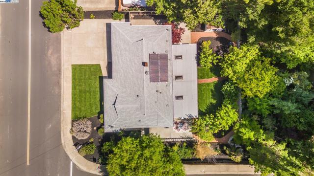 2371 Mallard Dr, Walnut Creek CA: https://media.crmls.org/mediaz/c37df237-c2e7-4e98-bc0b-1c86b5ff2a7e.jpg