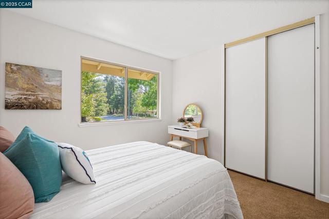 1618 Candelero Dr, Walnut Creek CA: https://media.crmls.org/mediaz/c37df914-30c5-406e-93fa-5261c5eebc59.jpg