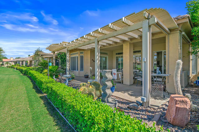 80474 Muirfield Drive, Indio CA: https://media.crmls.org/mediaz/c37e23f7-e8ee-4e30-b061-6f8c82570b20.jpg