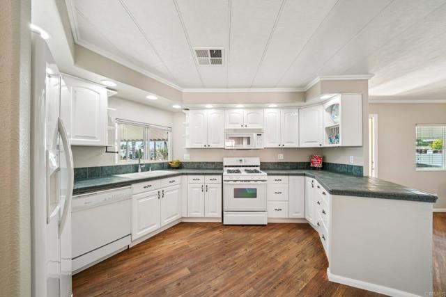 Detail Gallery Image 15 of 54 For 29090 Camino Alba, Murrieta,  CA 92563 - 3 Beds | 2 Baths