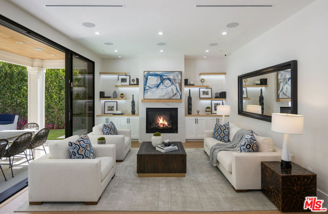 1534 N Beverly Drive, Beverly Hills CA: https://media.crmls.org/mediaz/c37eb236-a547-47ea-925f-dec5c0af6a99.jpg