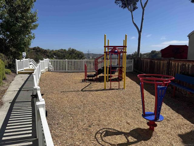 4577 Essex Ct, Carlsbad CA: https://media.crmls.org/mediaz/c37f44a9-d5d2-4ad3-aa4f-ed371cbc5a1d.jpg