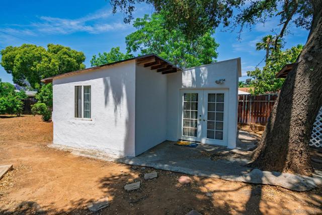 228 E 15th Ave, Escondido CA: https://media.crmls.org/mediaz/c380048b-6505-4a9c-884f-dcdd44d4e0e6.jpg