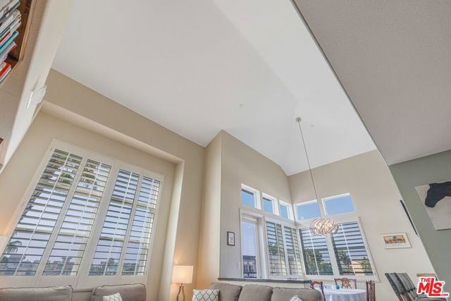 Image 6 of 43 For 7100 Playa Vista Drive 404