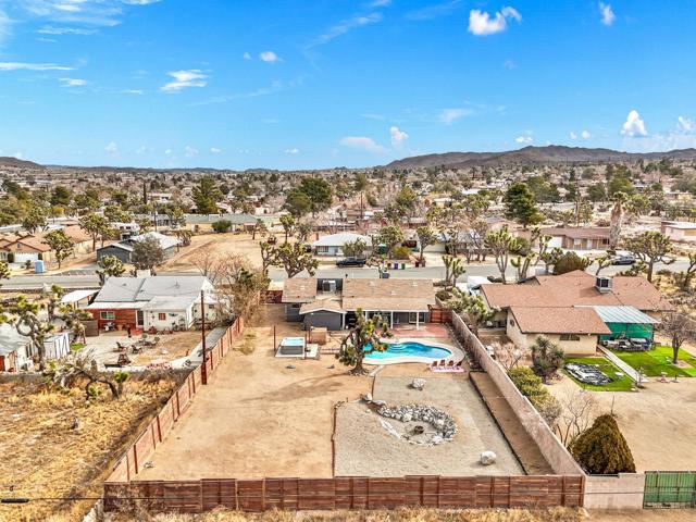 7552 Elk Trail, Yucca Valley CA: https://media.crmls.org/mediaz/c38069fa-ea94-4747-b66e-8faf06c83586.jpg