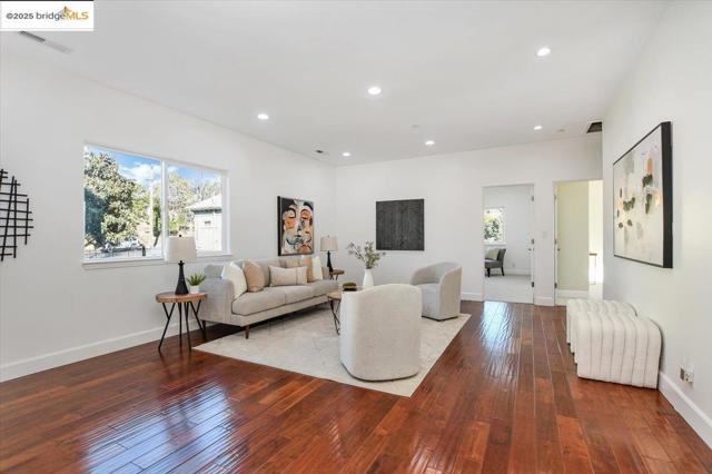 1738 18th Ave, Oakland CA: https://media.crmls.org/mediaz/c380eb38-2d60-4ed3-98ed-8bce91c17bc3.jpg