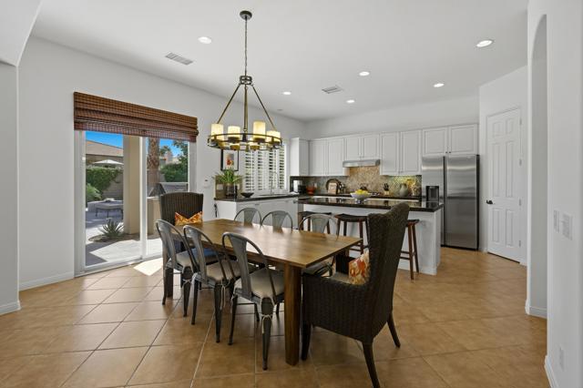 48224 Big Horn Drive, La Quinta CA: https://media.crmls.org/mediaz/c380ed6e-b226-46fa-8ea4-23534e5ac14b.jpg