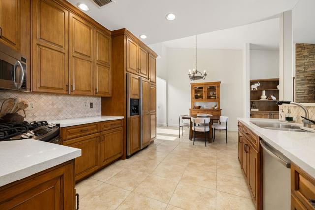 44825 Guadalupe Drive, Indian Wells CA: https://media.crmls.org/mediaz/c380f7d9-36a7-4bc1-a3a3-43f678001052.jpg