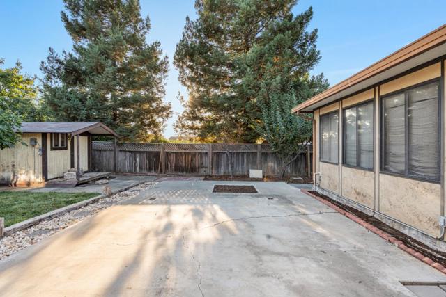 1150 Bonnie View Road, Hollister CA: https://media.crmls.org/mediaz/c3818756-02f8-4957-b0e3-94cbaa84f96f.jpg
