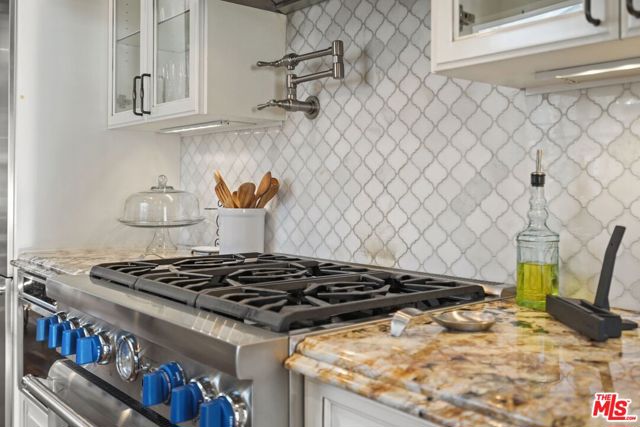 5324 Irvine Avenue, Valley Village CA: https://media.crmls.org/mediaz/c381c740-c4b2-4bbb-a32e-225c2d4f00e3.jpg