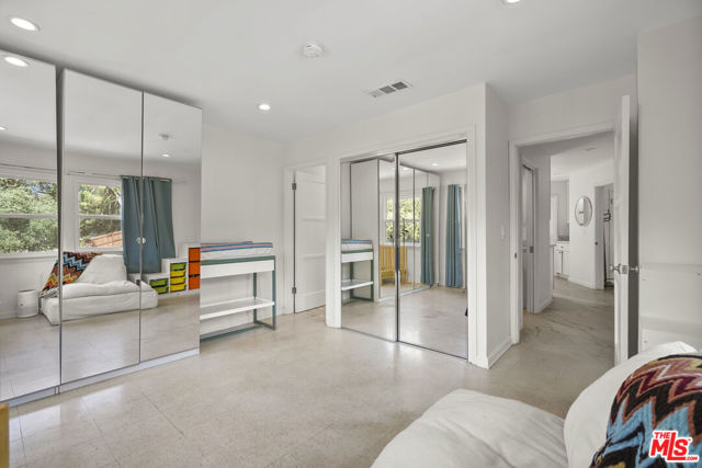 9747 Haines Canyon Avenue, Tujunga CA: https://media.crmls.org/mediaz/c381ecd6-eb77-46d1-8b60-bac975d75964.jpg